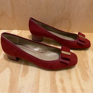 Elegant Bandolino Women's Suede Shoes Burgundy with Bow Accent Size 10M NWB